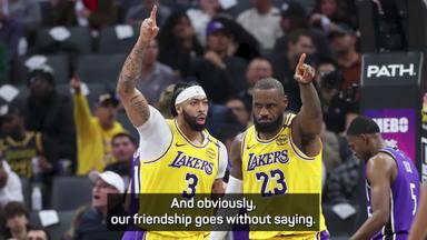  LeBron happy to see AD get recognition from the Lakers 